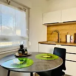 Kiwi, Apartment