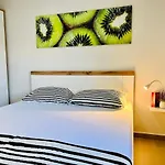Kiwi, Apartment *