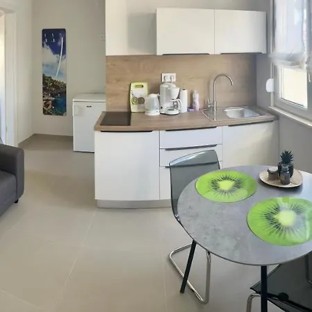 Apartment Kiwi, Rogoznica