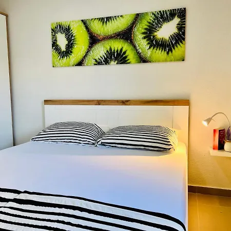 Kiwi, Apartman *