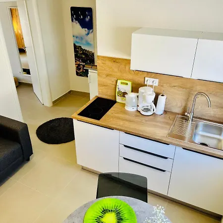Kiwi, Rogoznica Rogoznica (Sibenik-Knin)