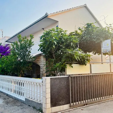 Apartment Kiwi, Rogoznica