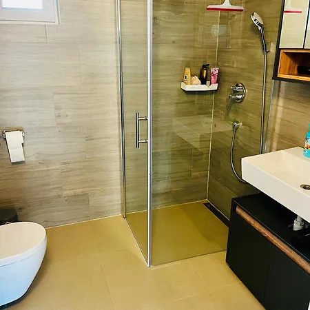 Kiwi, Apartman *