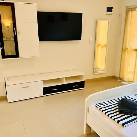 Kiwi, * Rogoznica (Sibenik-Knin)