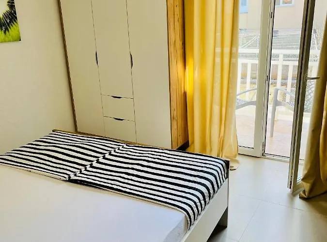 Kiwi, Rogoznica (Sibenik-Knin)