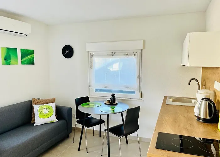 Kiwi, Rogoznica (Sibenik-Knin)