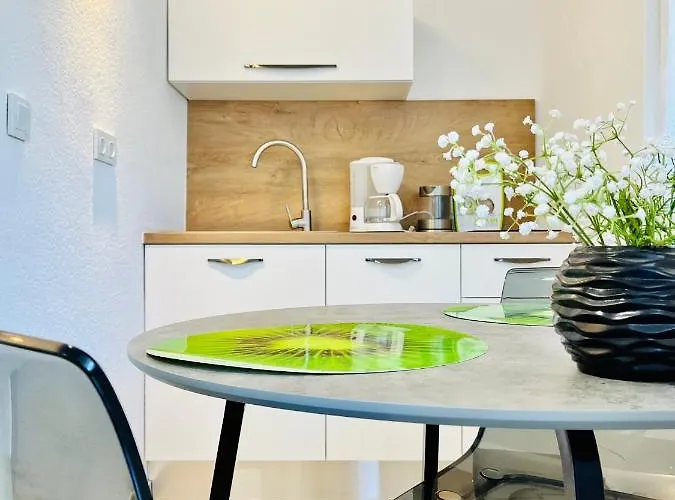 Kiwi, * Rogoznica (Sibenik-Knin)