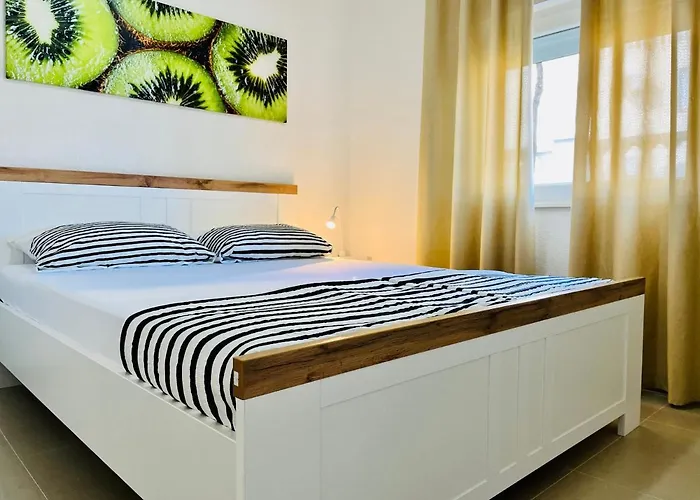 Kiwi, * Rogoznica (Sibenik-Knin)