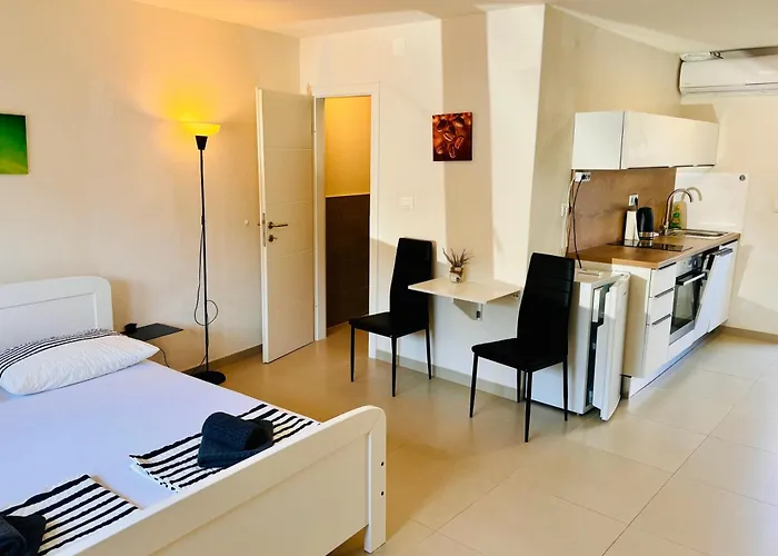 Kiwi, Rogoznica (Sibenik-Knin)