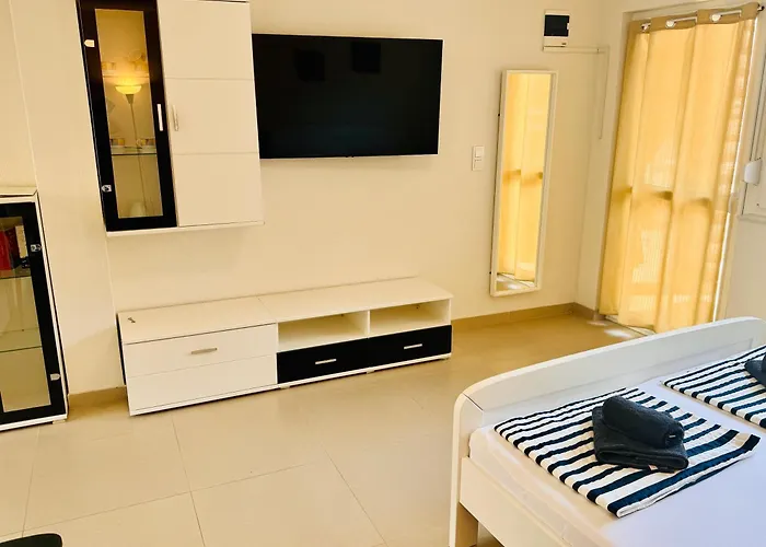 Kiwi, * Rogoznica (Sibenik-Knin)